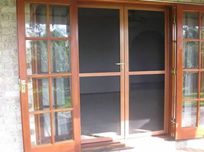 La pantalla del insecto del acero inoxidable puede evitar que el insecto entre en la casa, y dejó el aire fresco adentro.