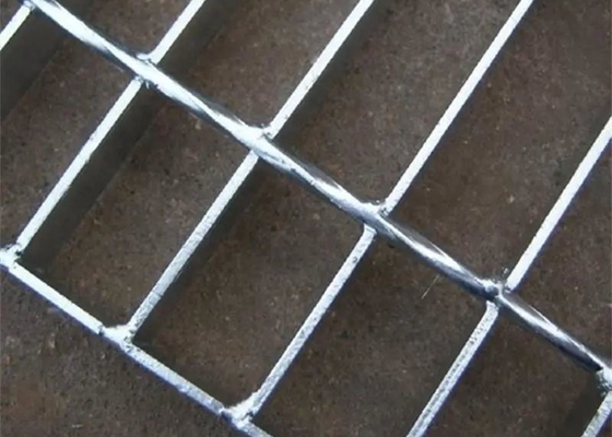 La reja de acero galvanizada soldó con autógena la placa de rejilla del metal de la barra de acero 25x3 800x1000 para la calzada de la plataforma