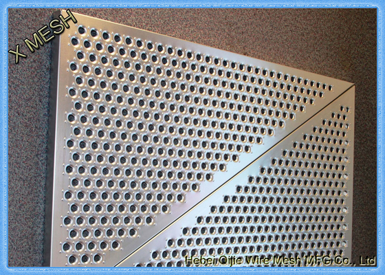 El aluminio anti de la resbalón 6061 perforó la malla de hoja de metal/la placa de acero del sacador con poco carbono con los agujeros