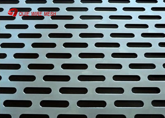 Los paneles perforados llenos de la pantalla de las fachadas del revestimiento de la pared de la hoja de metal de la verja