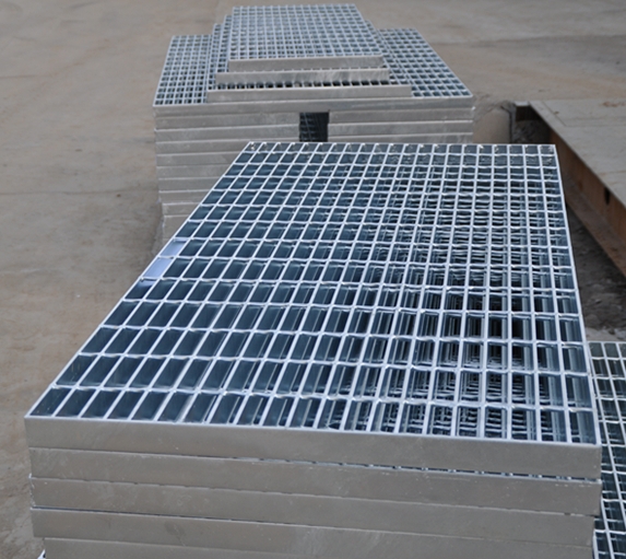 La rejilla de acero galvanizada resistente del acero de barra del transporte del metal de la reja de la calzada serró la malla de acero 3