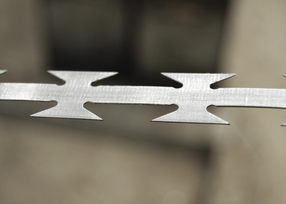 Tipo de la cruz del moho del alambre acordeón de la maquinilla de afeitar del OEM y material antis del alambre del hierro