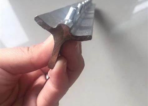 Acero de 9 pulgadas, cerca T, poste de 8 pulgadas, placa estabilizadora, 1.25 libras por pie