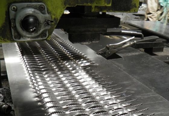 Max 6000 mm de agarre regular de apoyo de pasarela para pisadas de escaleras rampas y cubiertas