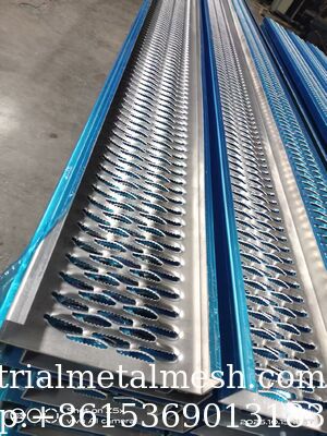 Grilla de apoyo de aluminio resistente a la corrosión y antideslizante para pisadas de escaleras, tamaño personalizado disponible