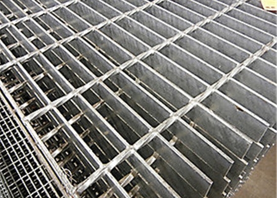 Calzada de acero el rallar de la seguridad del tejado del metal para las escaleras