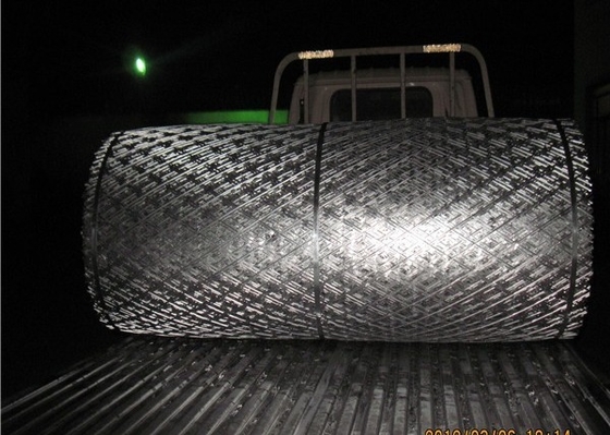 Alambre de púas galvanizado por inmersión en caliente Bto-22 Concertina Razor Wire, diámetro de bobina de 450 mm