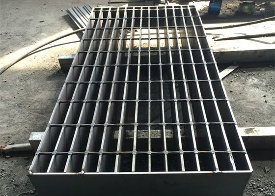 Material de construcción Pasarelas industriales Rejas de barras de acero DIP caliente Plataforma galvanizada Placa de rejas de acero