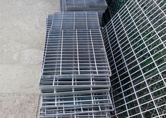 Material de construcción Pasarelas industriales Rejas de barras de acero DIP caliente Plataforma galvanizada Placa de rejas de acero