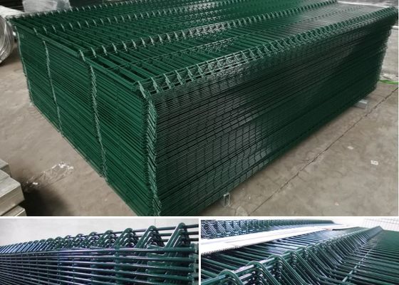 El Pvc cubrió el panel curvó el jardín de acero de Peach Post For de la cerca