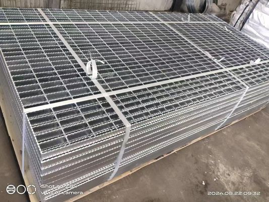 La reja de acero galvanizada soldó con autógena la placa de rejilla del metal de la barra de acero 25x3 800x1000 para la calzada de la plataforma