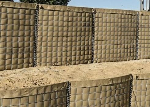 El alambre galvanizado soldó con autógena la pared del bastión de Hesco para la inundación de la pared de la defensa