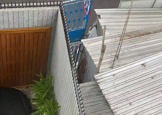 Cercas de seguridad contra la escalada espinas de pared tipo de navaja simple con tratamiento de superficie galvanizado / recubierto de polvo