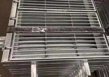 Plataforma de acera Material metálico DIP caliente galvanizado de hierro de hierro de dientes de sierra para la plataforma de pedal de pie Caminar