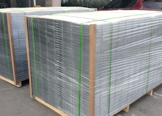 Las 2 pulgadas regular de la talla 2 X soldaron con autógena la anchura de Mesh Galvanised Wire Panel los 2.2m