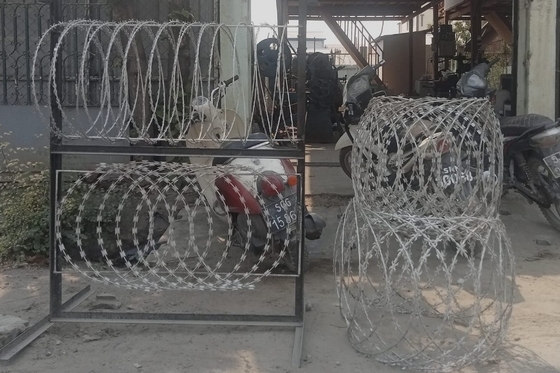 forma plana de la barrera del alambre de la maquinilla de afeitar del abrigo del diámetro Bto-30 de 500m m