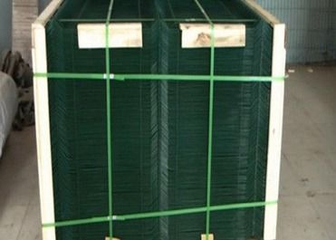 Cercas galvanizadas 3D curvas cercas de malla soldadas con poste de tierra