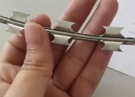 Barrera de alambre de afeitar galvanizado Bto-22