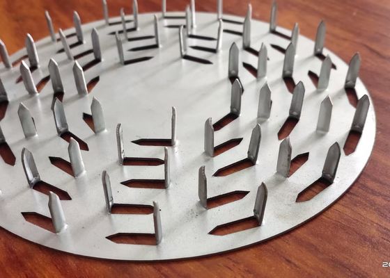 La banda de clavos galvanizados y la placa de clavos antiesplit