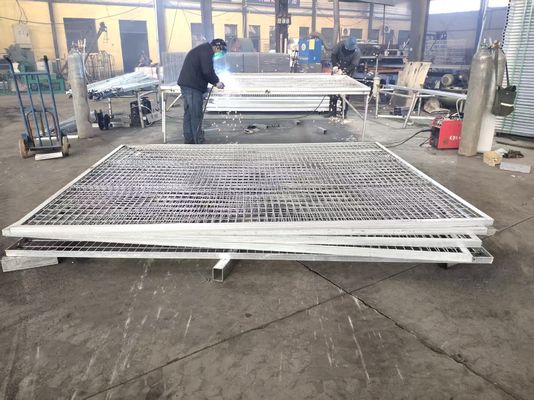 Mueble temporal galvanizado estándar de la cerca de la malla de Australia con los pies del PVC