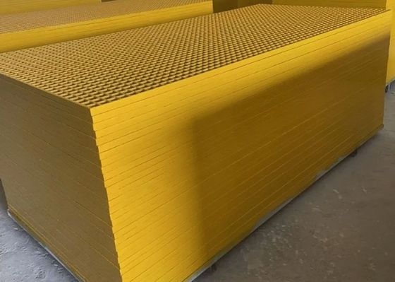 Material de grado industrial no resbaladizo, estético y respetuoso con el medio ambiente Productos de FRP Rejas de fibra de vidrio