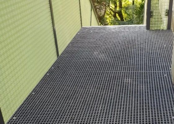 Material de grado industrial no resbaladizo, estético y respetuoso con el medio ambiente Productos de FRP Rejas de fibra de vidrio