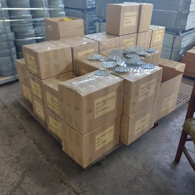 La banda de clavos galvanizados y la placa de clavos antiesplit