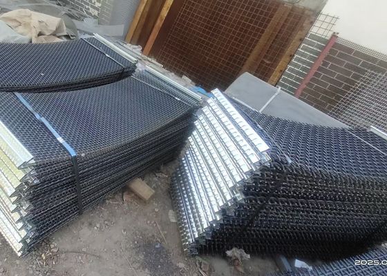 Cantera / Stone Crusher Crimped Sand Vibrating Screen 1.5 * 2M Prueba de desgaste del tamaño
