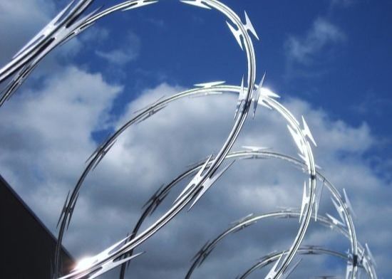 Rejilla de alambre de afeitar de seguridad recubierta de PVC Concertina alambre de púas