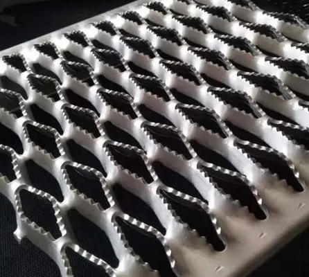Plataforma de pasarela con rejilla antideslizante de seguridad/Peldaños de acero inoxidable perforado Grip Strut