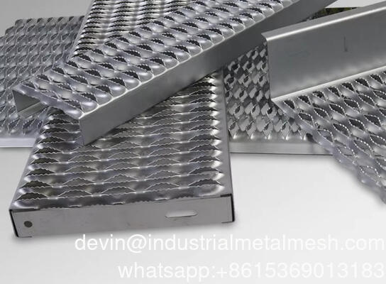 Rejilla de seguridad soldada con perforaciones y boca de cocodrilo resistente a la corrosión de alta resistencia para refinerías de petróleo/energía