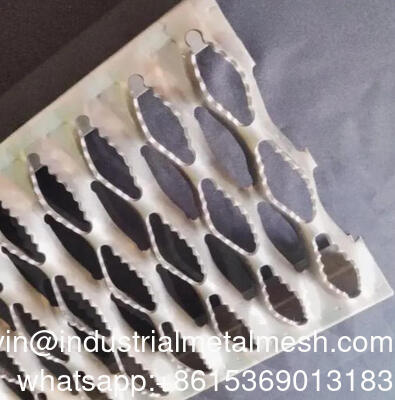 Rejilla de seguridad perforada de acero antideslizante con agarre de diamante Material de pasarela de apoyo de pasarela de seguridad de tabla para pasarela de plataforma