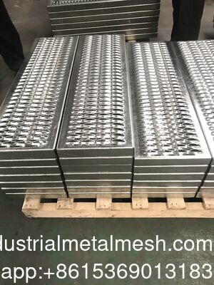 Las piezas de acero perforadas de las piezas de acero perforadas