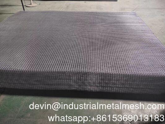 3.7mm Panel de malla de alambre soldado negro 150mm * 150mm para la construcción