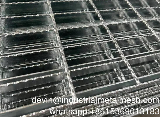 Q235/Q345 Material Diseño cuadrado Rejas de drenaje de acero galvanizado para zanjas de lote