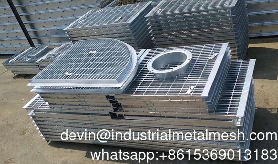 Posiciones de trabajo pesadas galvanizadas soldadas dentadas antiderrapadora de zanjas de alcantarillado de cubierta de la placa de suelo industrial plataforma de pasarela de barras de acero