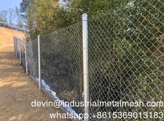 Puertas usadas baratas modernas de la cerca de la alambrada con los postes económicos de las cercas de la alambrada