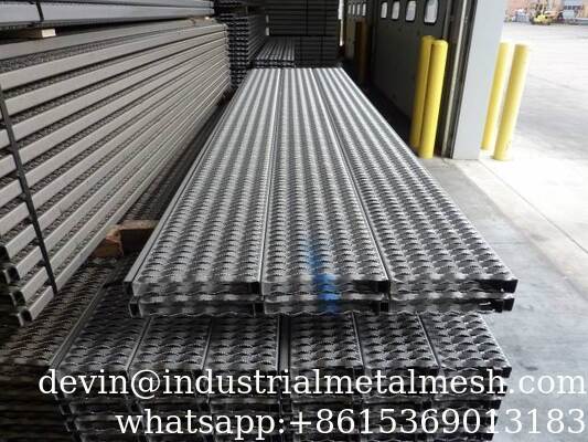 Peldaños de alta calidad con rejilla de barra perforada para construcción de carreteras