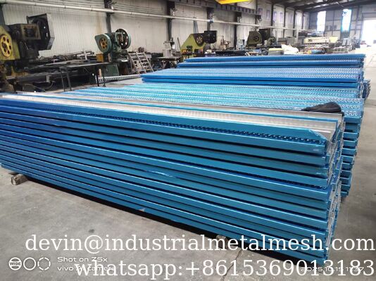 Grilla de apoyo de aluminio resistente a la corrosión y antideslizante para pisadas de escaleras, tamaño personalizado disponible