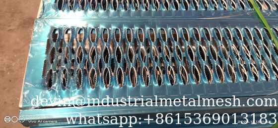 Rejilla Perforada de Acero Galvanizado Más Segura con Superficie Dentada Antideslizante para Entornos Hostiles
