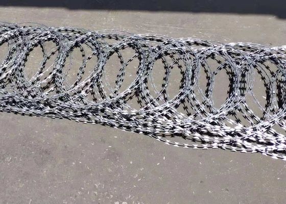 Bobina acordeón galvanizada sumergida caliente del alambre de púas de acero Bto-22