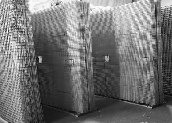 Tamaño regular galvanizado sumergido en caliente del panel de malla de alambre soldado con autógena 2 x 2 pulgadas