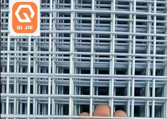 El Pvc soldado con autógena perforado de Mesh Roll For Fence Panel del alambre cubrió