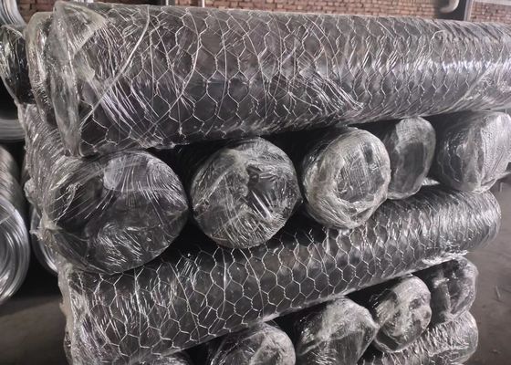 La red hexagonal galvanizada sumergida caliente de 20 indicadores galvanizó la red de las aves de corral torcida