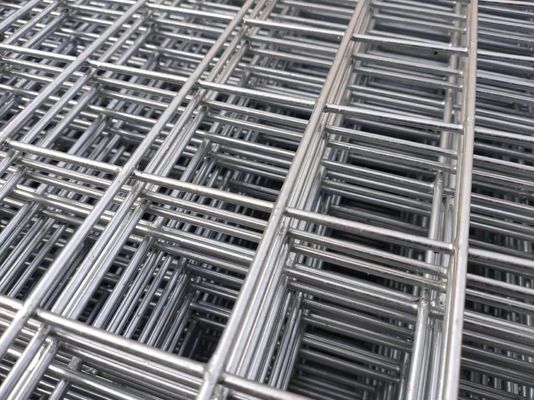 Hoja soldada con autógena galvanizada eléctrica de la pulgada de la malla de alambre 2x2 del hierro para la calefacción de piso