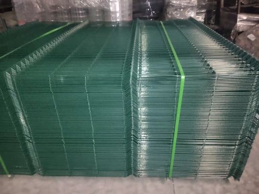 El poste recto pulveriza la malla de alambre curvada revestida de Panels Triangle Bend de la cerca del metal
