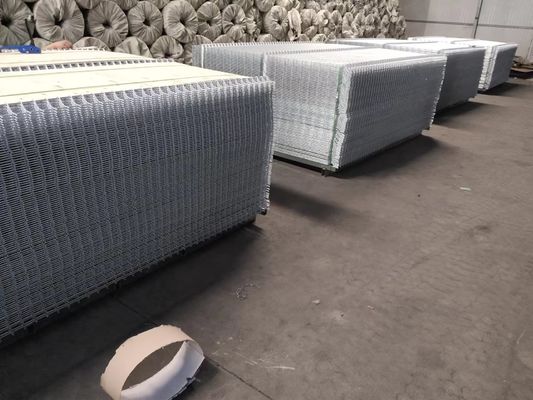 El Pvc cubrió la cerca curvada 75x150m m Welded Wire Mesh 3d del metal