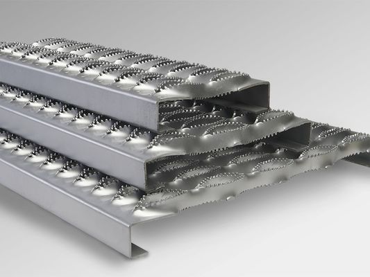 Reja perforada del tablón del metal del puntal resistente serrado del apretón S235 para la calzada