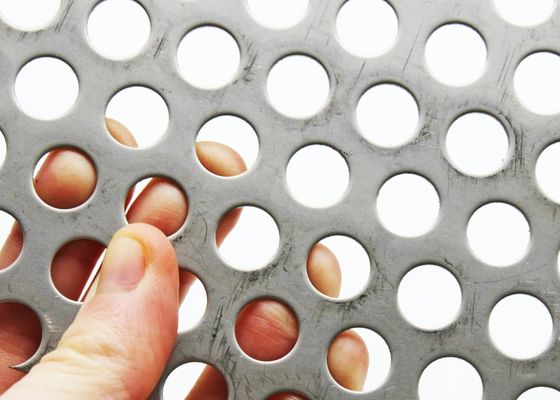 Camisetas de techo de metal perforado Hojas de metal perforadas malla de pantalla de acero inoxidable