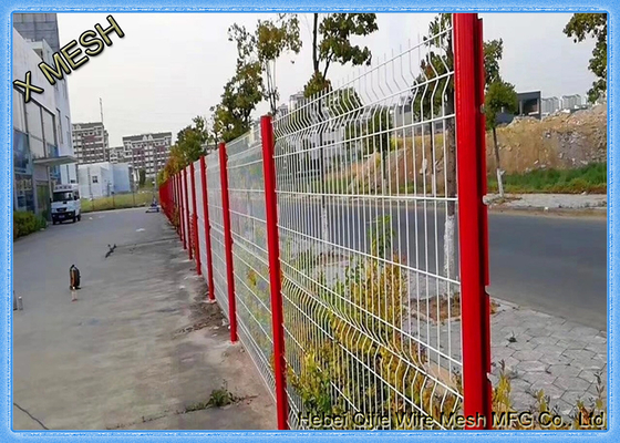 El triángulo de 10 indicadores curvó el SGS cubierto PVC del negro de la cerca de la malla de alambre de la cerca 3D del metal aprobado